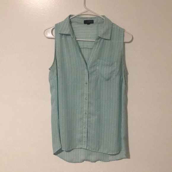 Patterned sleeveless button up - Picture 7 of 8